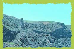 七美西北灣的碎石崖錐