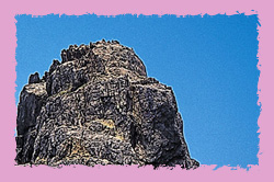 微輝長斑岩--此岩石為粗粒結晶之玄武岩質岩石，也是澎湖群島中特殊的侵入岩